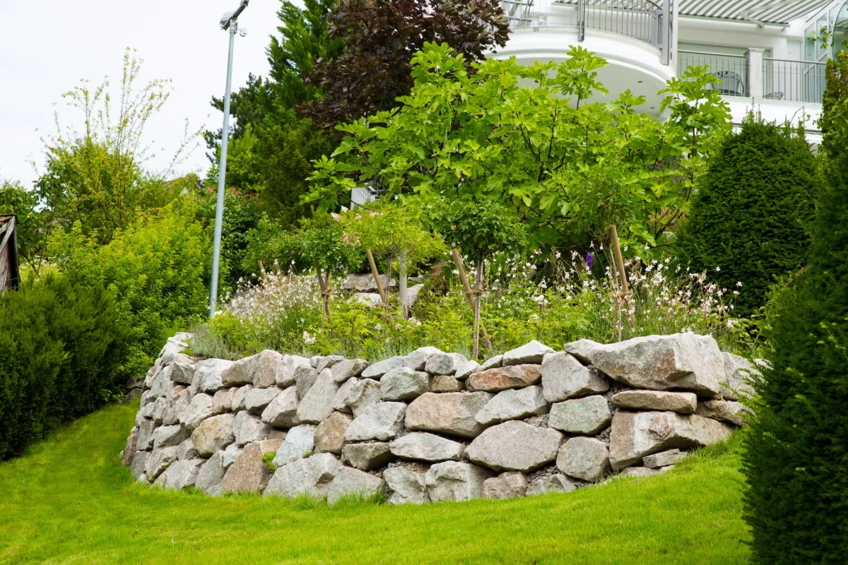 G & L Gartenlandschaft GmbH - Natursteinmauer - Mauer